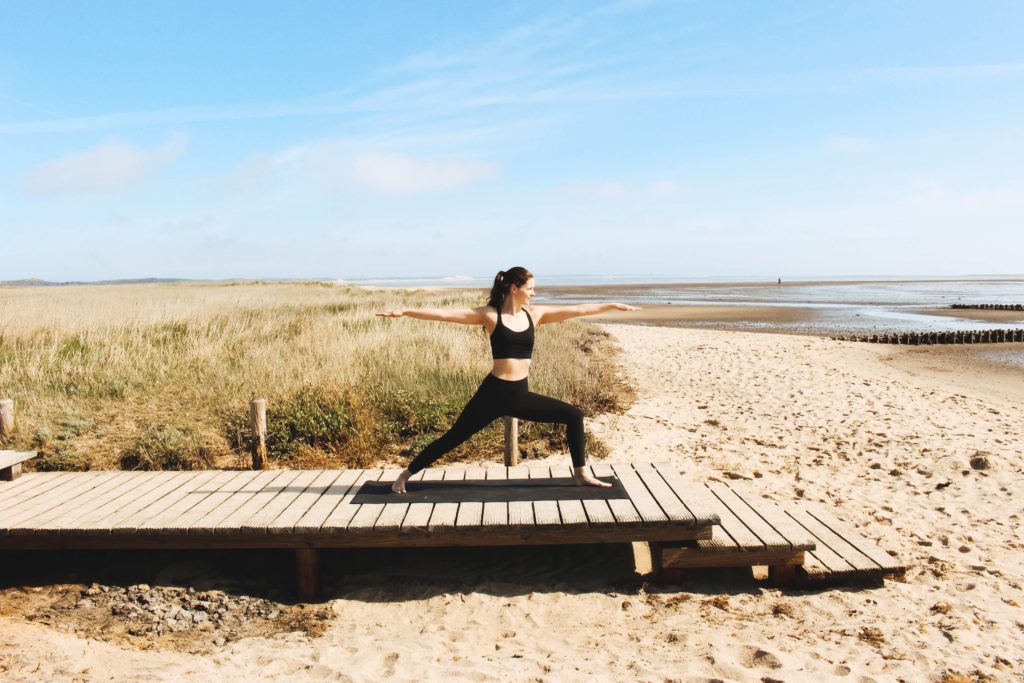 Yogaschülerin nach Yoga Ausbildung